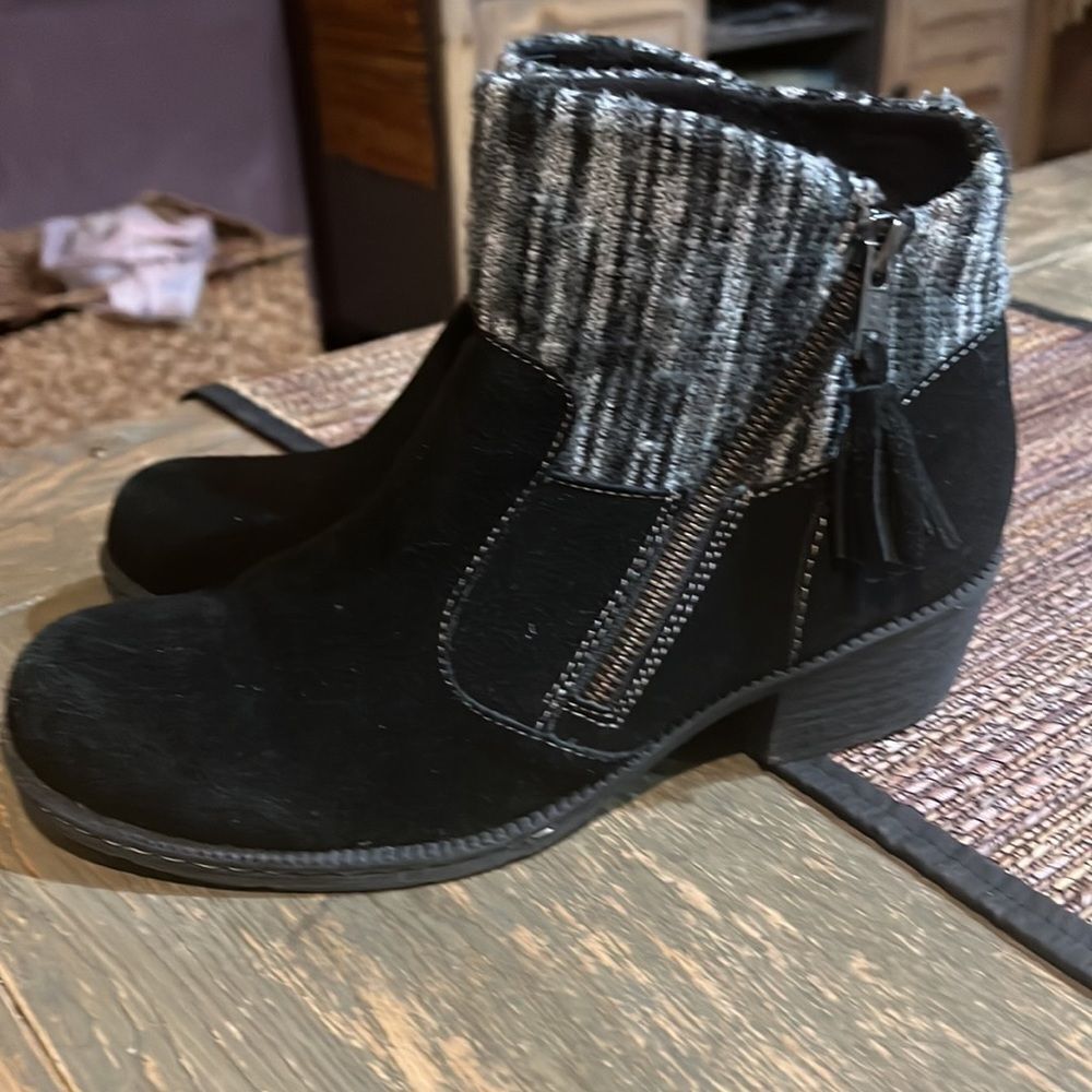 Born Ankle ZipOn Bootie Black 7.5